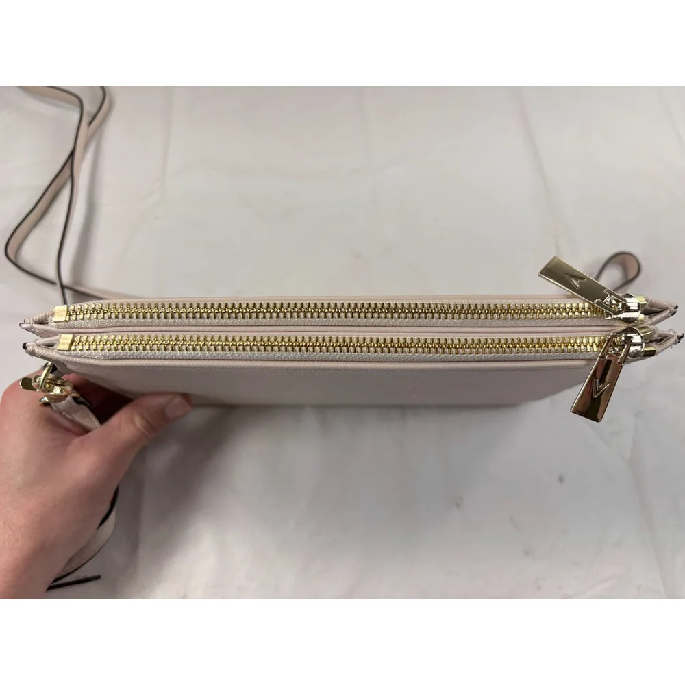 VANESSA WILLIAMS Lush Collection LUSH CLUTCH Shoulder Bag New built in wallet